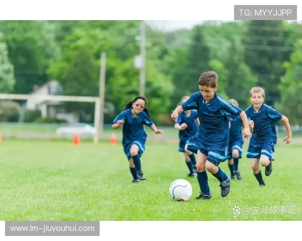 克罗斯驰骋绿茵场 展现无与伦比的控球大师风采